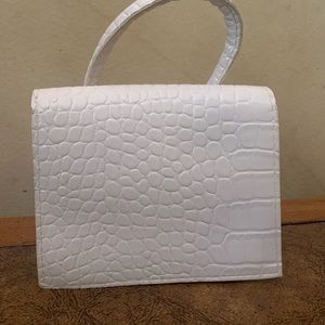 SNAKE LETHER WHITE HAND BAG